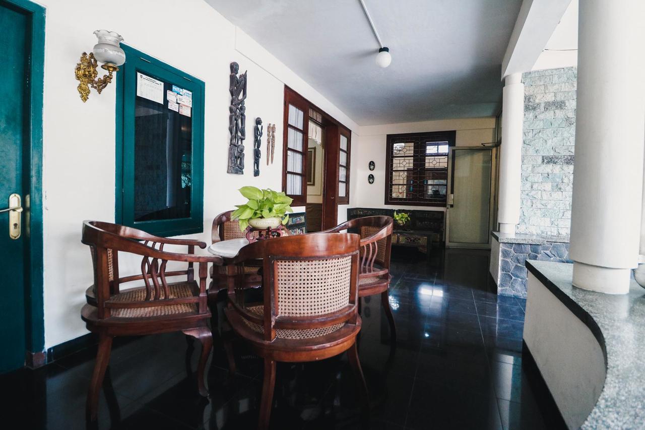 Reddoorz Plus @ Purwosari Surakarta  Exterior photo