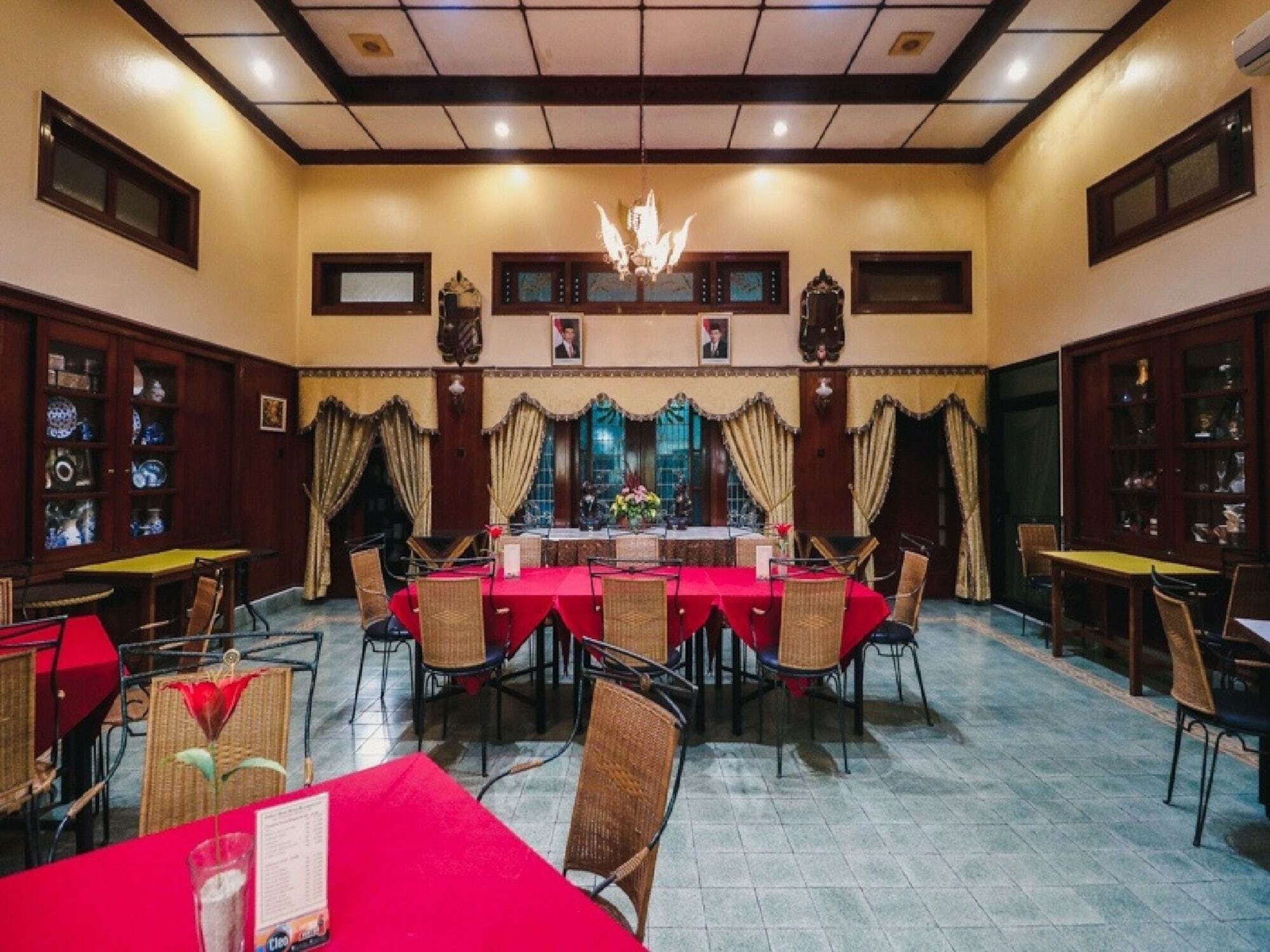 Reddoorz Plus @ Purwosari Surakarta  Exterior photo